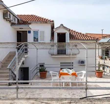 Lima Lazaneo Jelsa (Hvar)