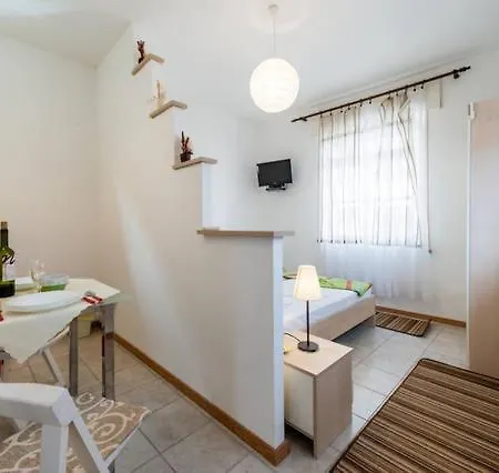 Lima Lazaneo Appartement *