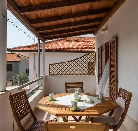 Lima Lazaneo * Jelsa (Hvar)