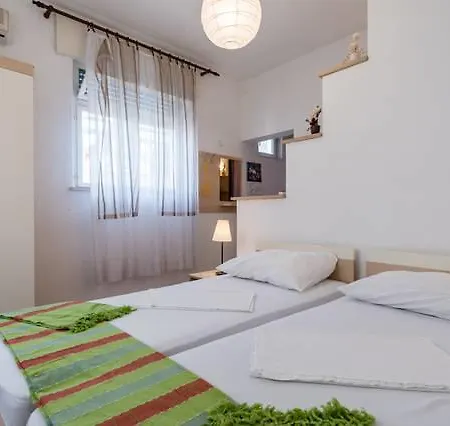 Lima Lazaneo Jelsa (Hvar)