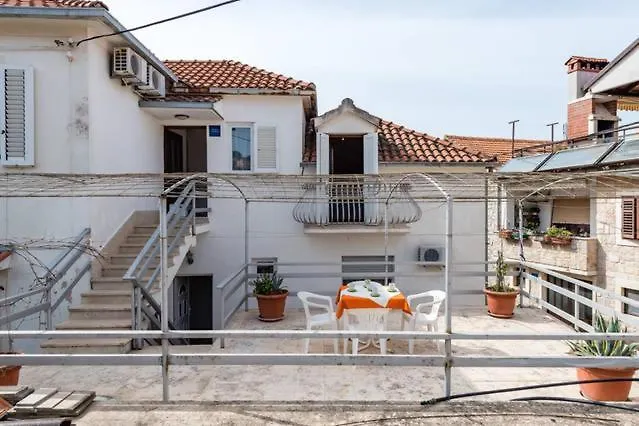 Lima Lazaneo Jelsa (Hvar)