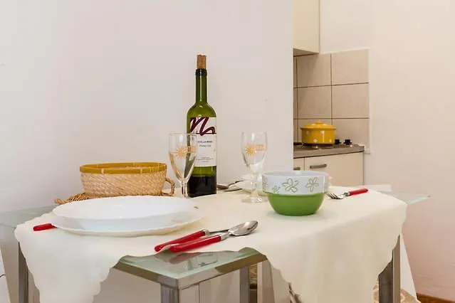 Apartment Lima Lazaneo *
